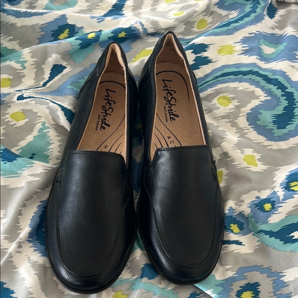 Life Stride Black Flats with Rounded Toe and Slip-On Design